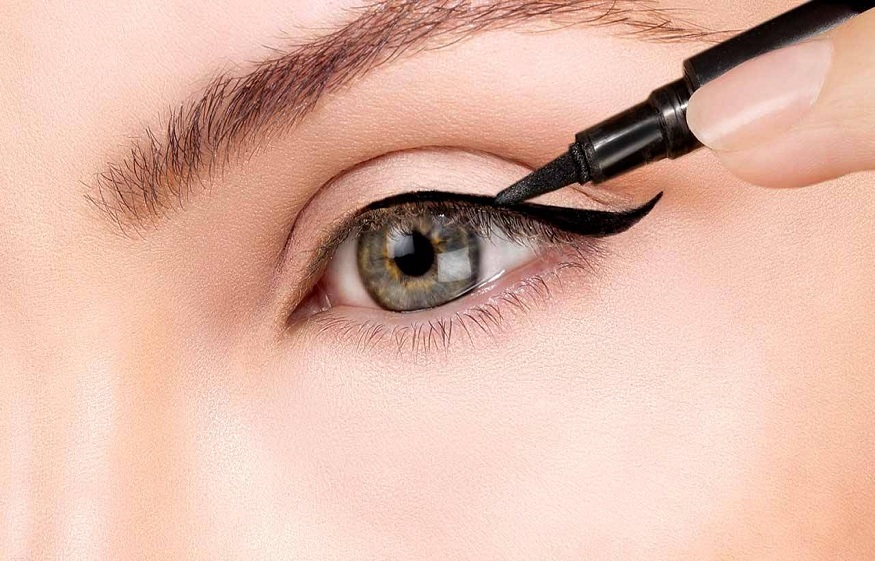 Eyeliner For Beginners: Step-By-Step Guide For Effortless Application